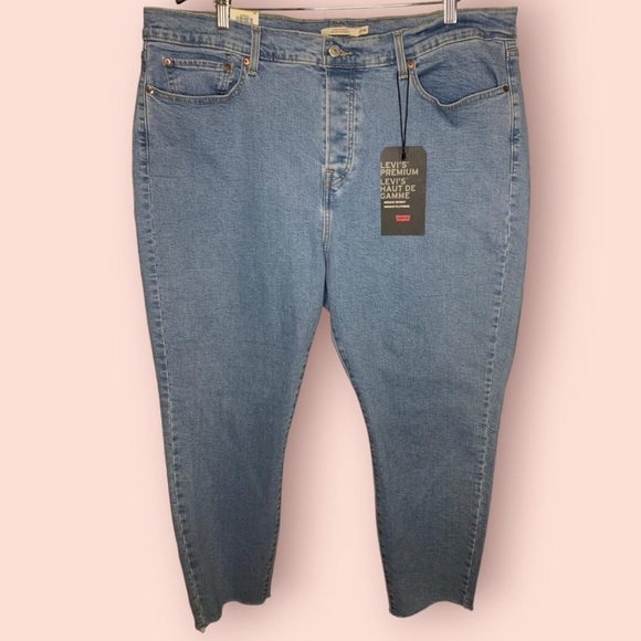 NWT Women’s Plus Size Levi’s Wedgie Skinny  Jean Light Wash Raw Hem, Size 22W - Picture 5 of 5
